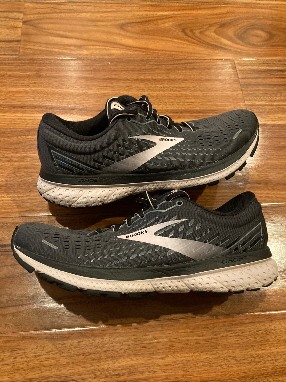 Brooks Ghost 13 Womens Size 8.5B Gray Black  Shoes Sneakers.